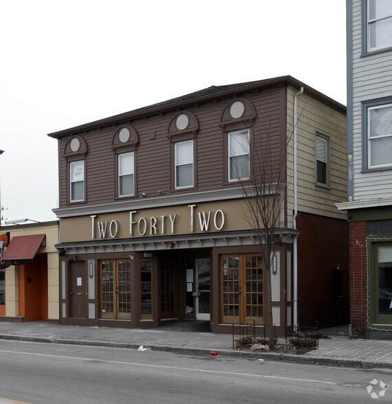 240-242 Atwells Ave, Providence, RI for sale - Primary Photo - Image 1 of 1