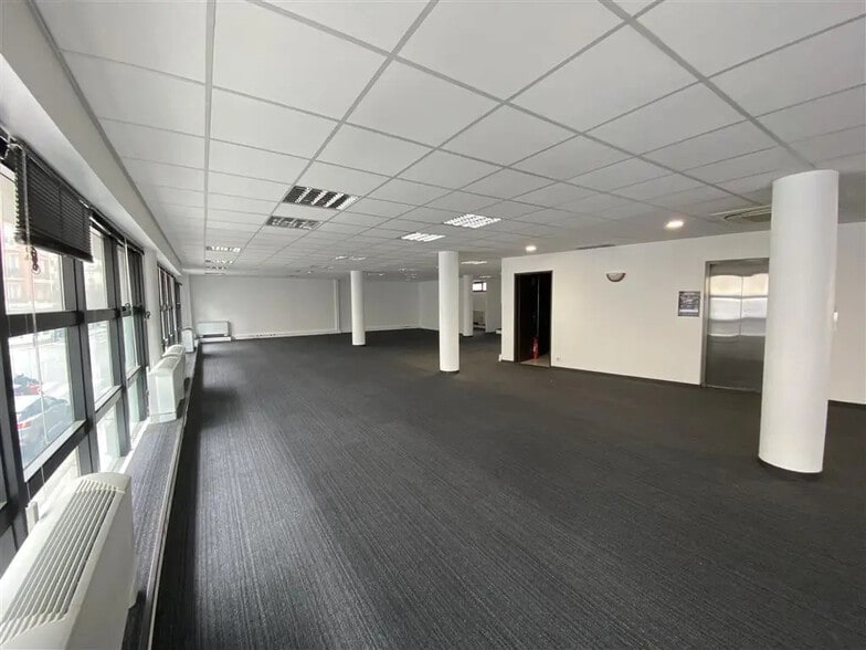 Office in Asnières-sur-Seine for lease - Building Photo - Image 3 of 9