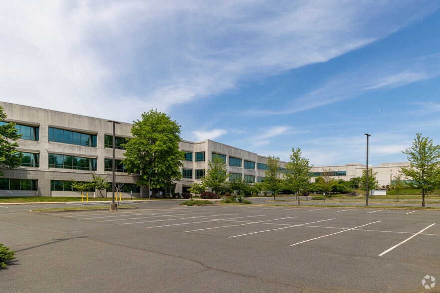 225 Phillips Blvd, Ewing, NJ for lease - Primary Photo - Image 1 of 21