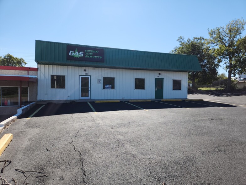 304 SW Lee Blvd, Lawton, OK for lease - Building Photo - Image 2 of 24