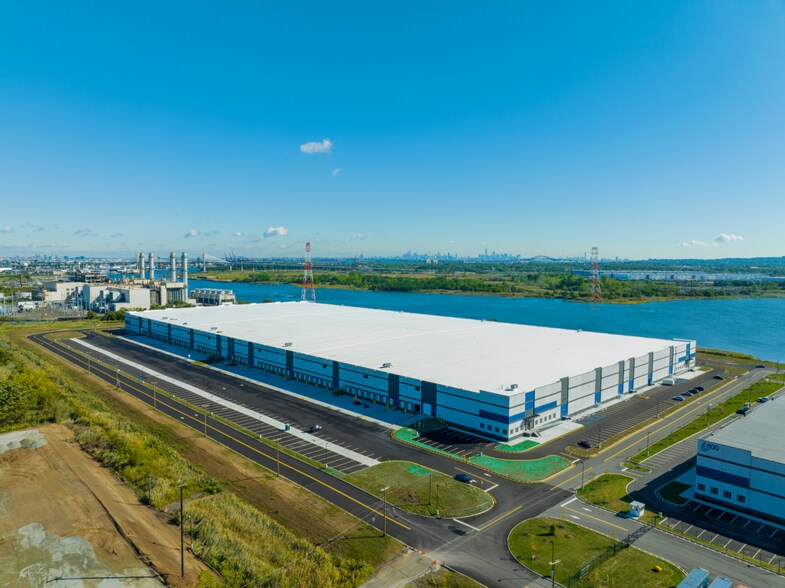 700 Linden Logistics Way, Linden, NJ for sale - Building Photo - Image 1 of 1