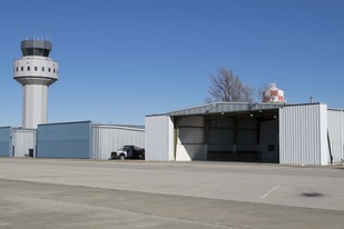 Hangar 504, Salina Regional Airport (KSLN) - Warehouse