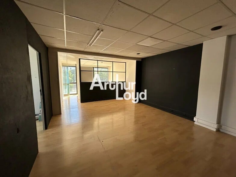 Office in Draguignan for lease - Interior Photo - Image 2 of 4