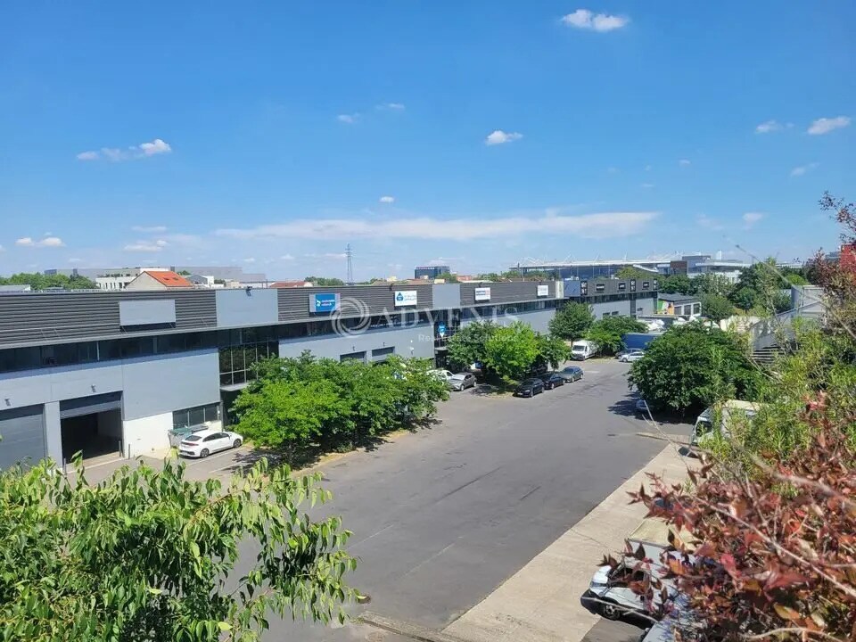 Flex in Saint-Denis for lease Building Photo- Image 1 of 13