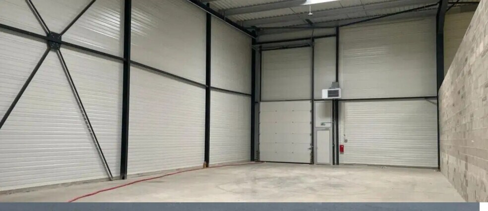 Flex in Moissy-Cramayel for sale - Building Photo - Image 2 of 5