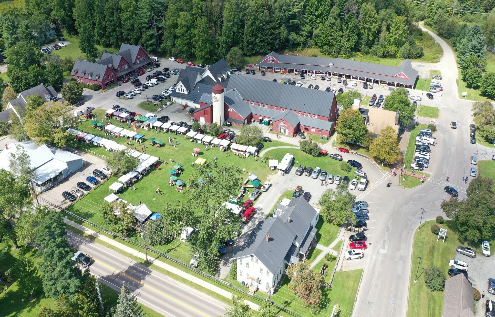 109 Mad River Green Shopping Center, Waitsfield, VT for sale Primary Photo- Image 1 of 7