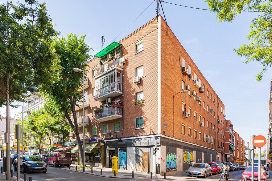 Multifamily in Madrid, Madrid for sale - Building Photo - Image 2 of 2