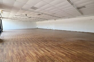 111 W Derenne Ave, Savannah, GA for lease Interior Photo- Image 2 of 4