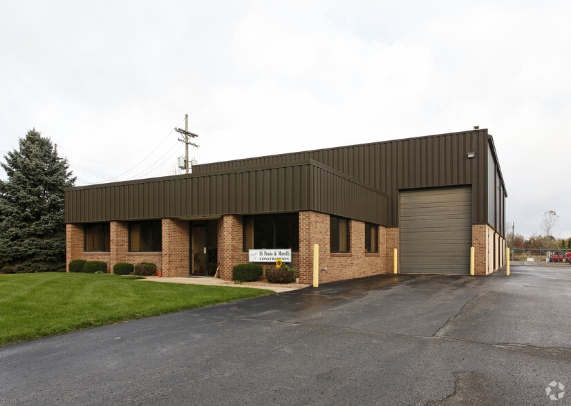 2673 E Maple Rd, Milford, MI for lease - Building Photo - Image 1 of 6