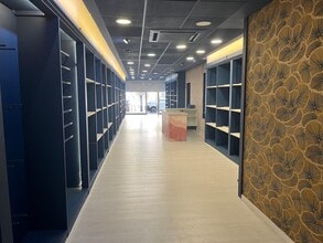 Calle de Stuart, 110, Aranjuez, Madrid for lease Interior Photo- Image 2 of 2