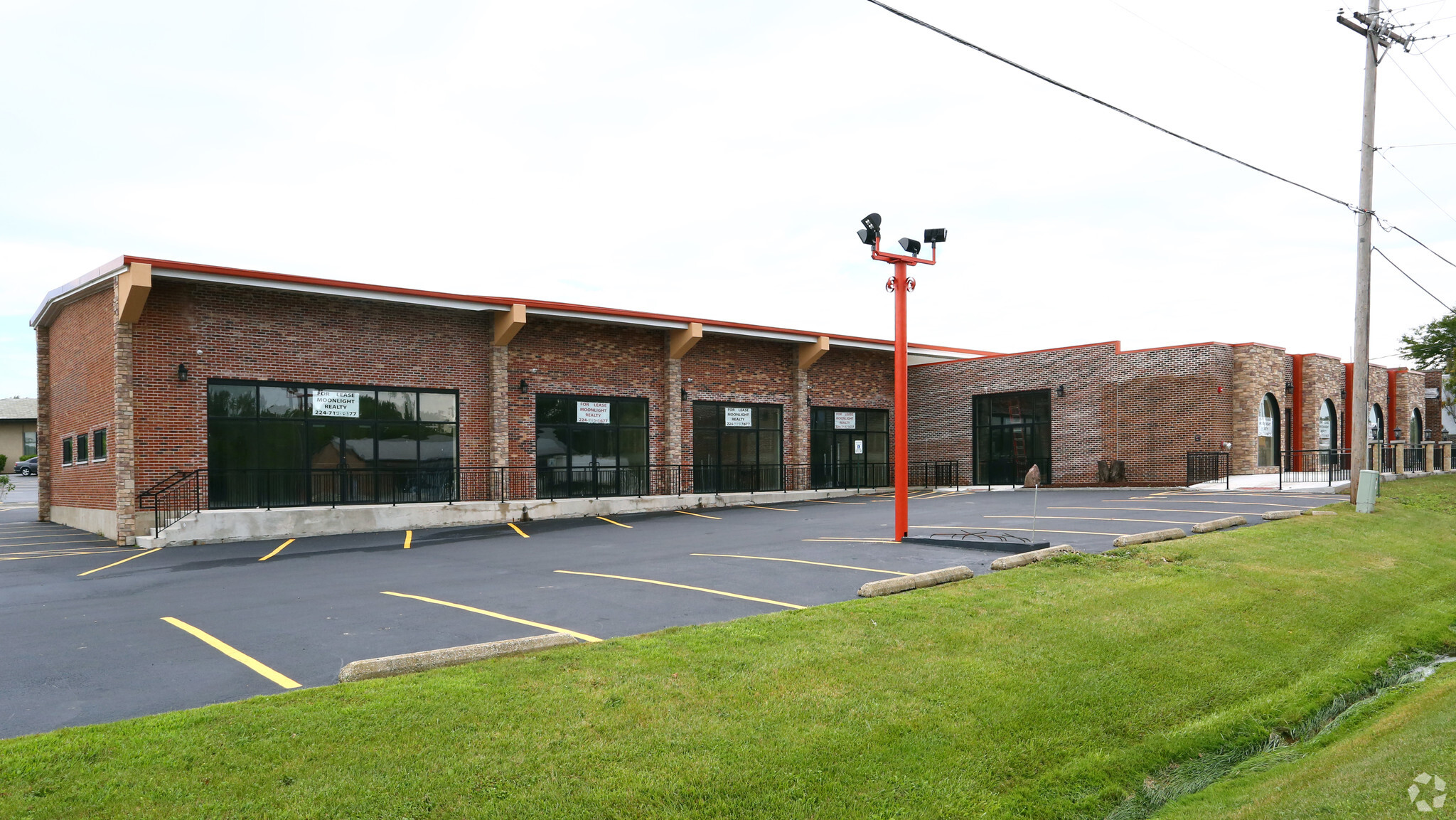 2050 S Lake St, Mundelein, IL for sale Primary Photo- Image 1 of 1