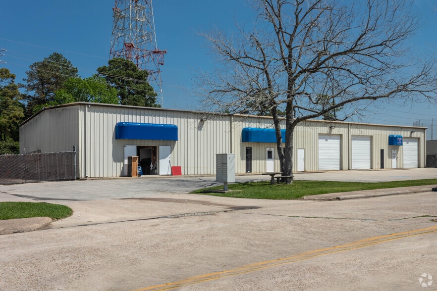 190 Magic Oaks Dr, Spring, TX for sale - Building Photo - Image 2 of 6