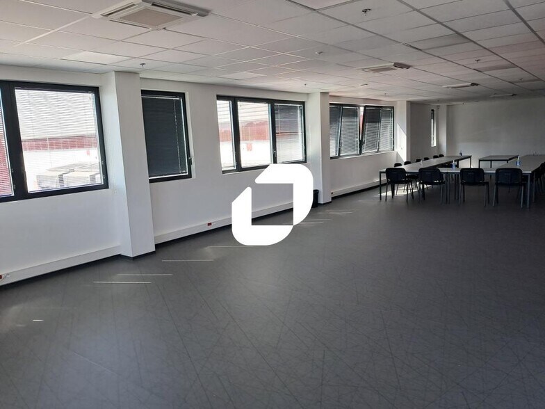Industrial in Mer for lease - Building Photo - Image 3 of 16