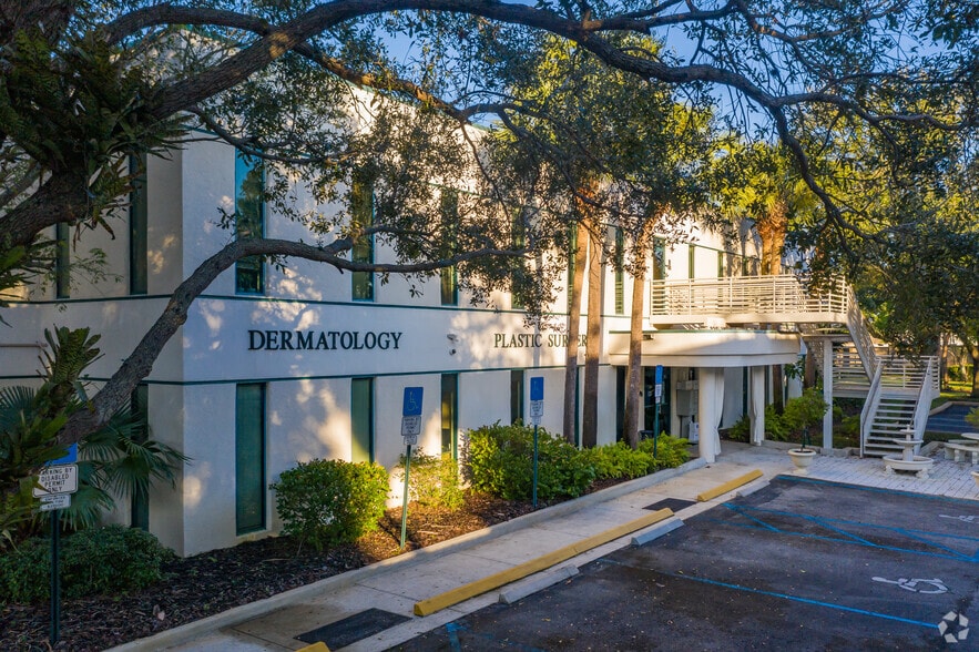 4161 NW 5th St, Plantation, FL for lease - Primary Photo - Image 1 of 6