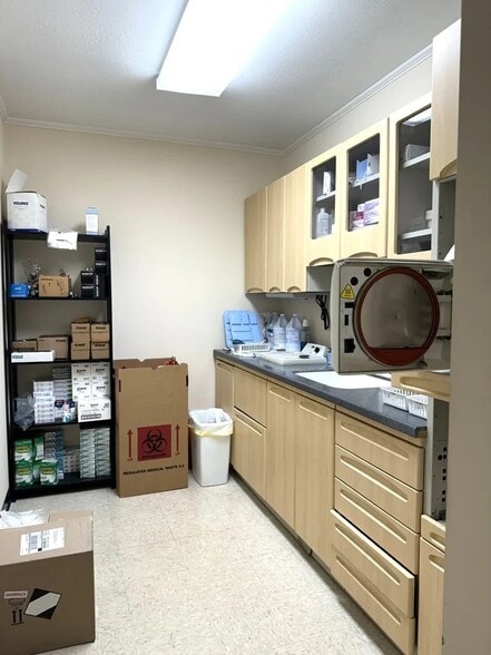 142 Jefferson Davis Blvd, Natchez, MS for sale - Interior Photo - Image 2 of 16