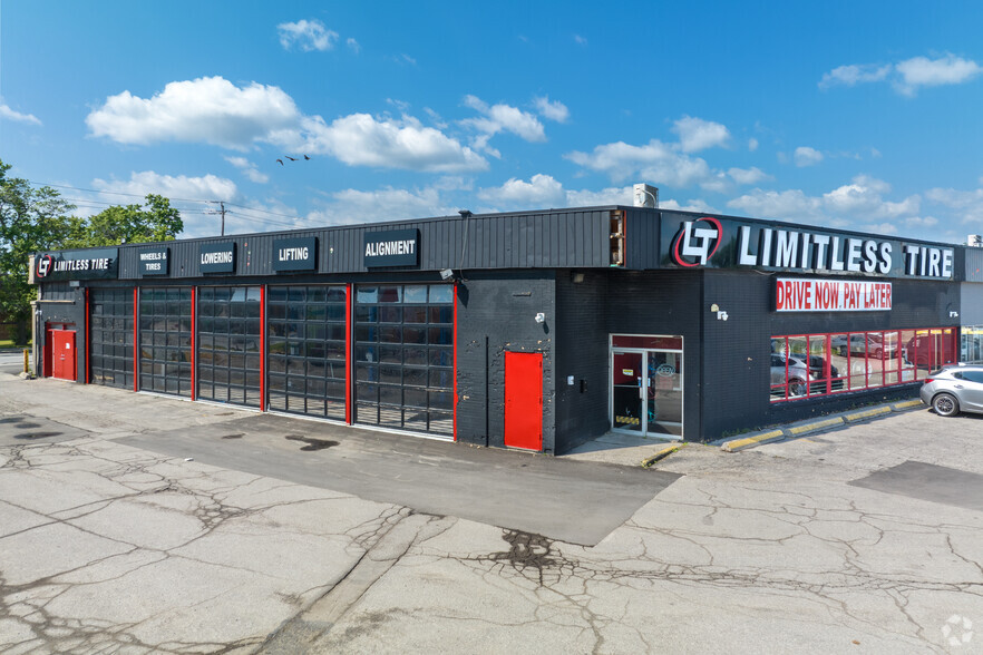 100 Bridgeland Ave, Toronto, ON for lease - Primary Photo - Image 1 of 3