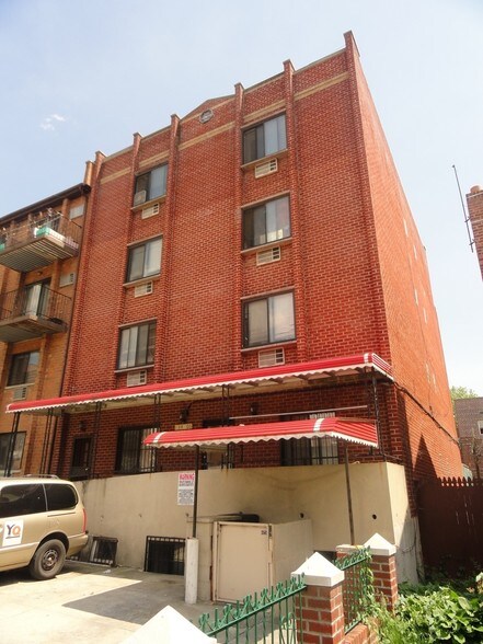 13406 Blossom Ave, Flushing, NY for sale - Primary Photo - Image 1 of 1