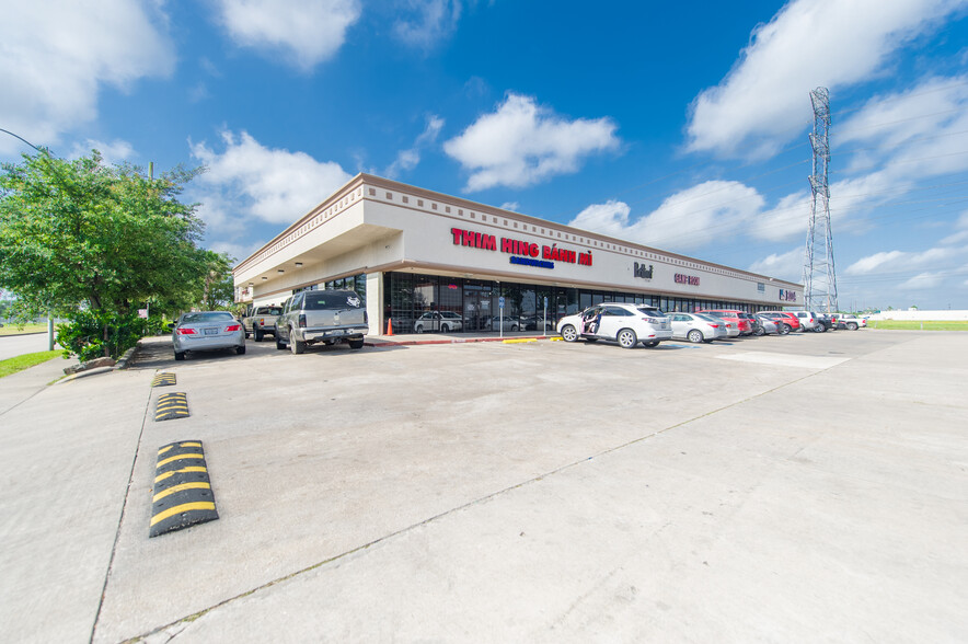 10905 Bellaire Blvd, Houston, TX 77072 - GREATLAND PLAZA | LoopNet