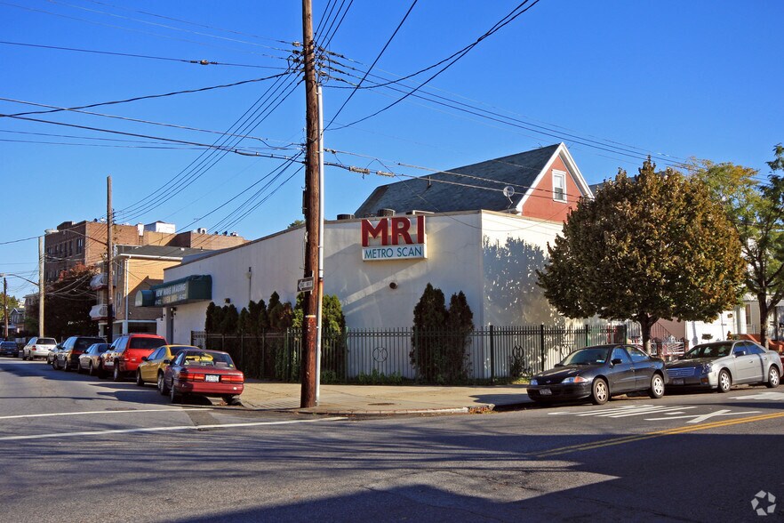 9501 103rd Ave, Ozone Park, NY for sale - Primary Photo - Image 1 of 1