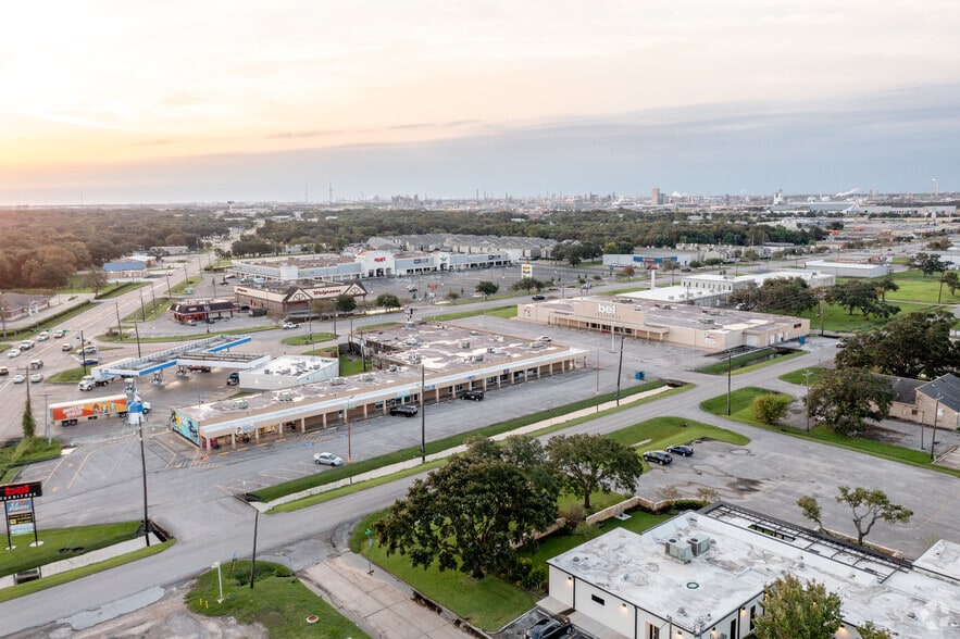 30-36 Lack Ln, Clute, TX for sale - Primary Photo - Image 1 of 1