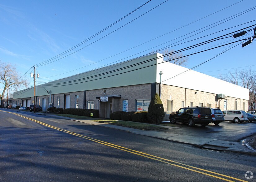 161 Woodbine St, Bergenfield, NJ 07621