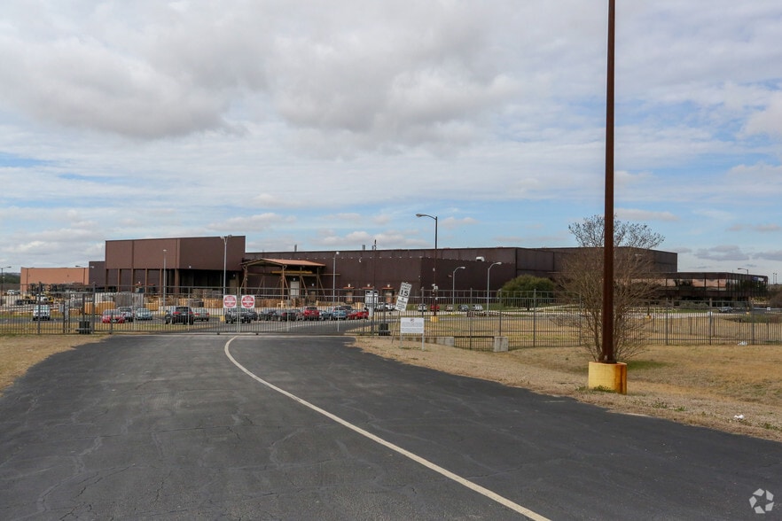 5100 I-35 N, Round Rock, TX for sale - Building Photo - Image 1 of 1