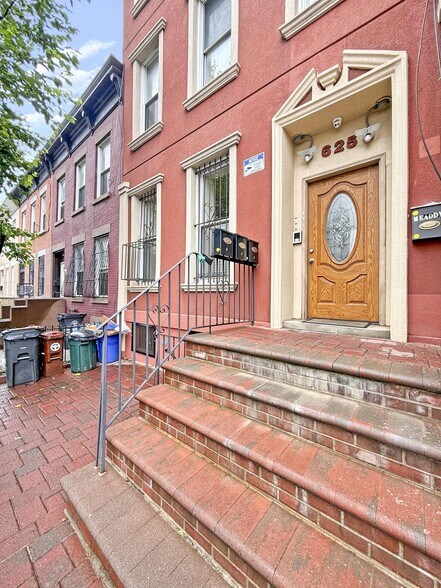 625 Franklin Ave, Brooklyn, NY for sale - Building Photo - Image 2 of 28