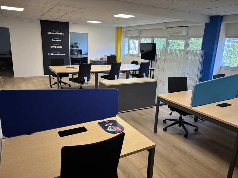 Office in Lyon for lease - Interior Photo - Image 1 of 6