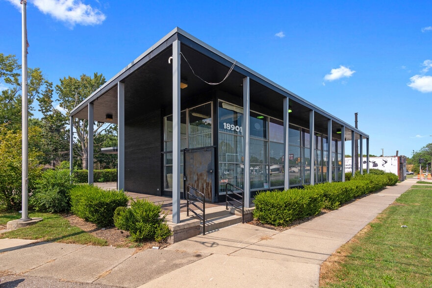 18901 Kelly Rd, Detroit, MI for sale - Building Photo - Image 2 of 19