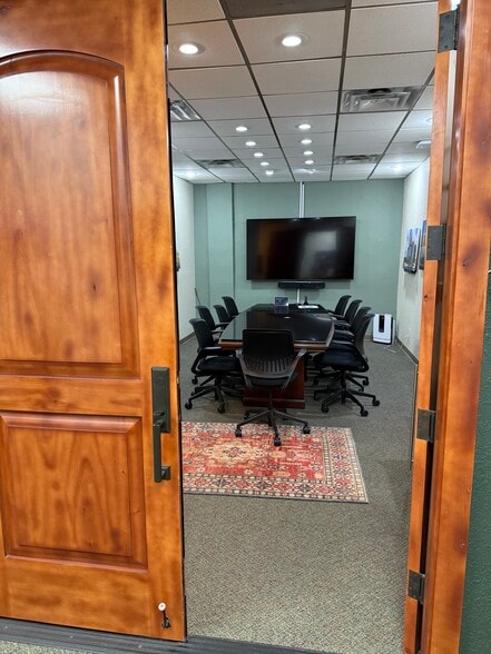 404 Executive Center Blvd, El Paso, TX for lease - Building Photo - Image 3 of 12