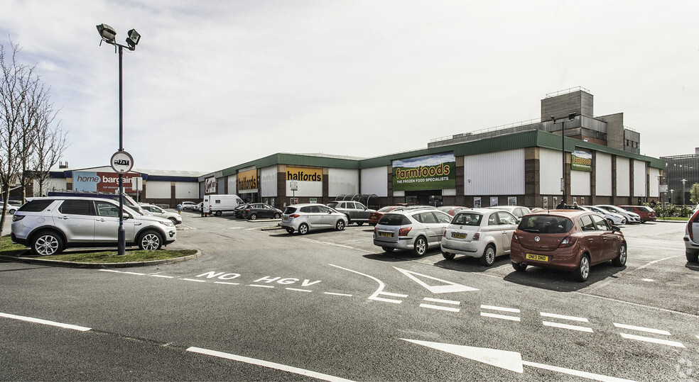 Moorgate Retail Park, Bury for sale - Primary Photo - Image 1 of 1