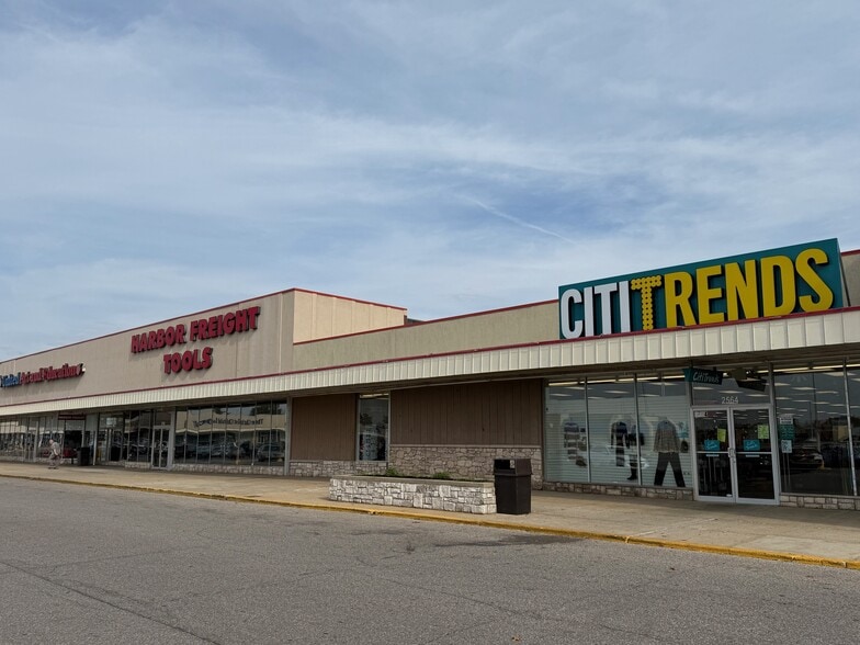 822 W McKinley Ave, Mishawaka, IN for lease - Building Photo - Image 3 of 9