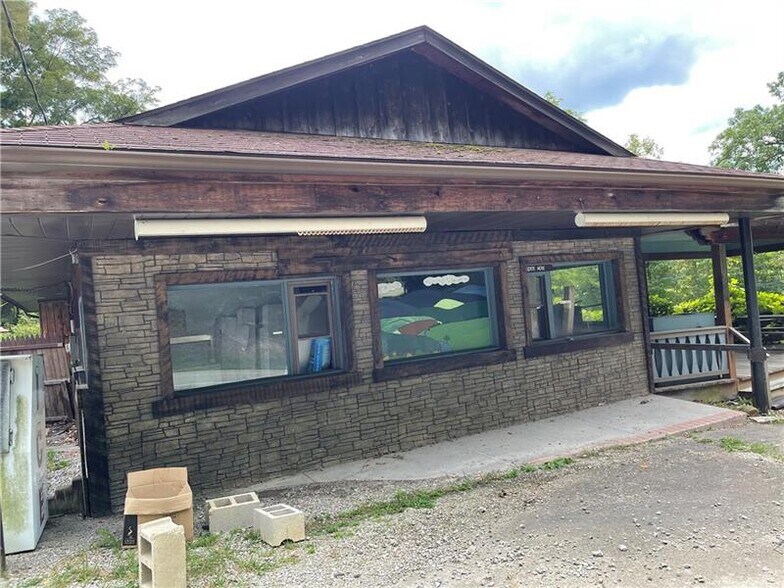 1865 Mill Run Rd, Mill Run, PA 15464