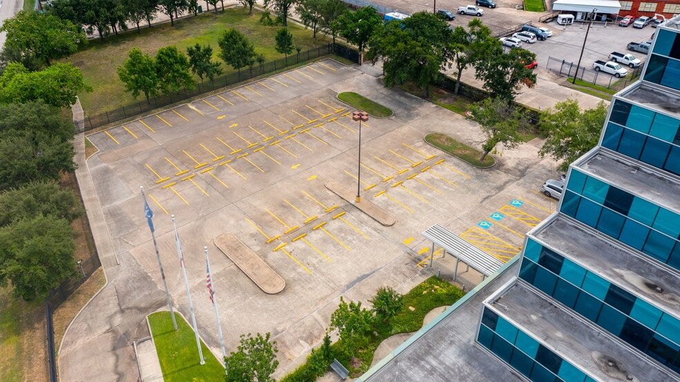 4600 Gulf Fwy, Houston, TX for sale - Building Photo - Image 3 of 9