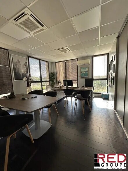 Office in Aix-en-Provence for lease - Building Photo - Image 1 of 8