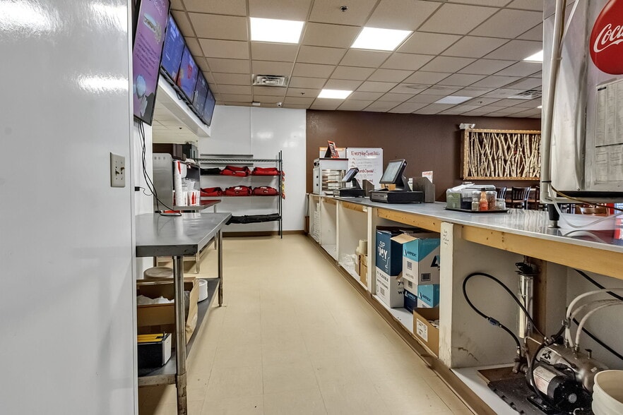 2-85 Bristol Ln, Ellicottville, NY for lease - Building Photo - Image 2 of 152