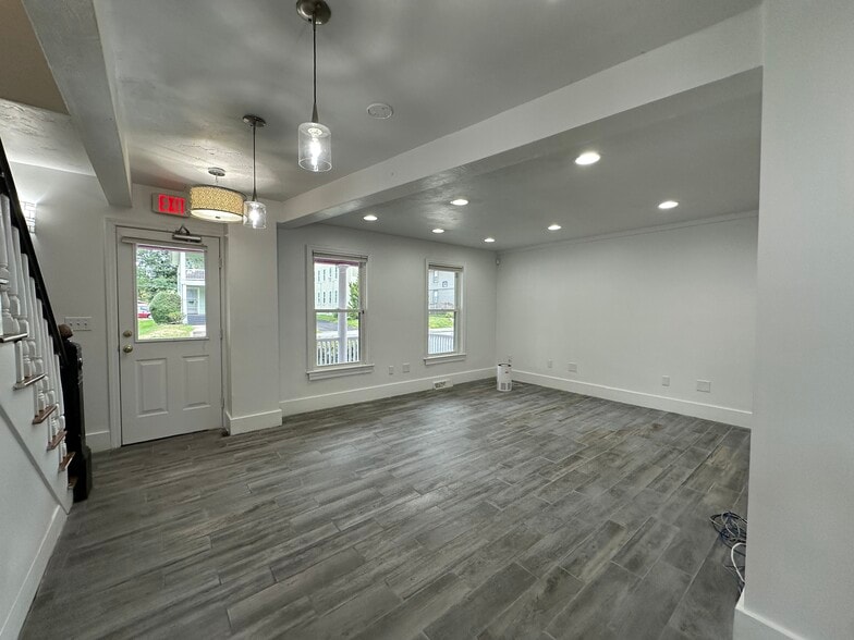 376 Chandler St, Worcester, MA for lease - Building Photo - Image 3 of 5