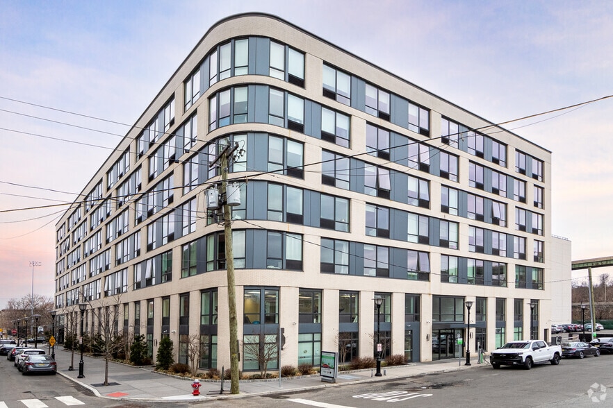 255 BRUNSWICK St, Jersey City, NJ for lease - Building Photo - Image 3 of 9