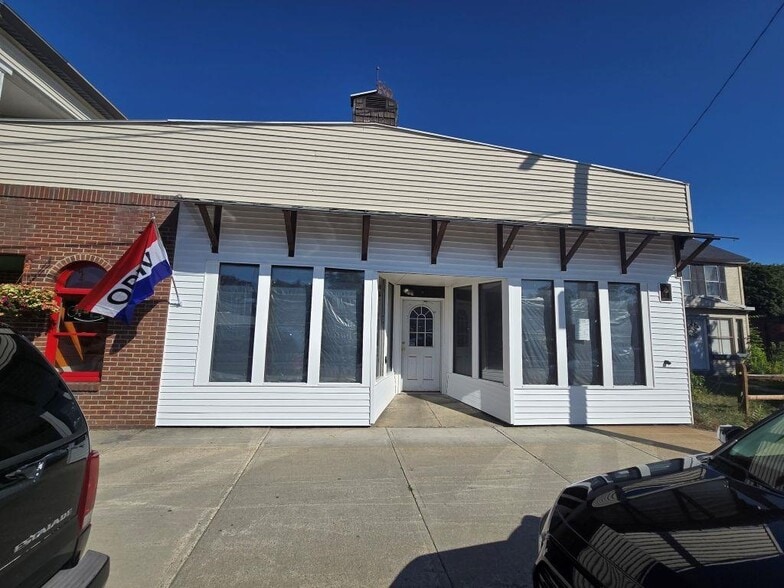 84 Pleasant St, Claremont, NH for lease - Building Photo - Image 2 of 6