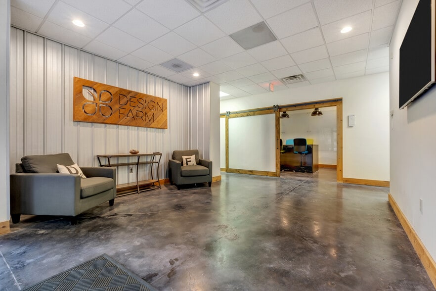 1917 Commonwealth Ln, Tallahassee, FL for lease - Building Photo - Image 2 of 29