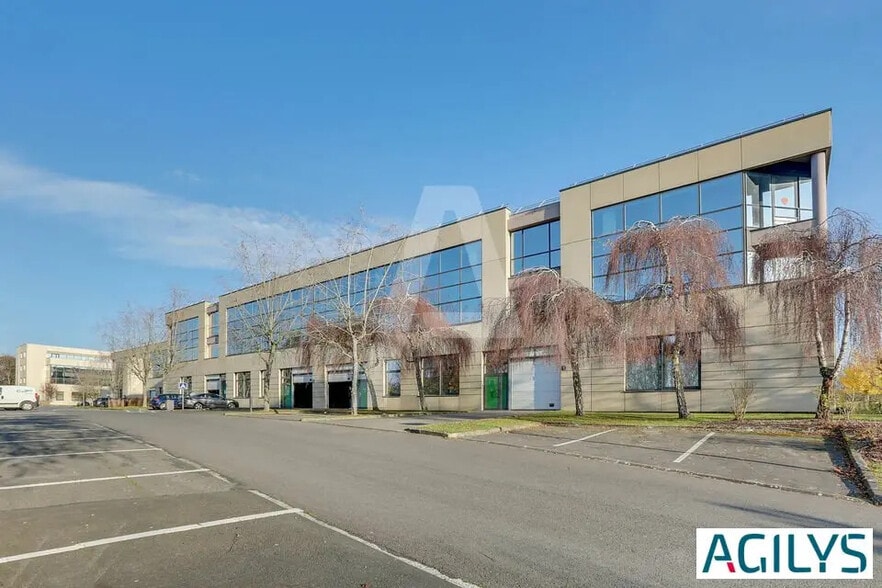 Flex in Les Ulis for lease - Building Photo - Image 1 of 6