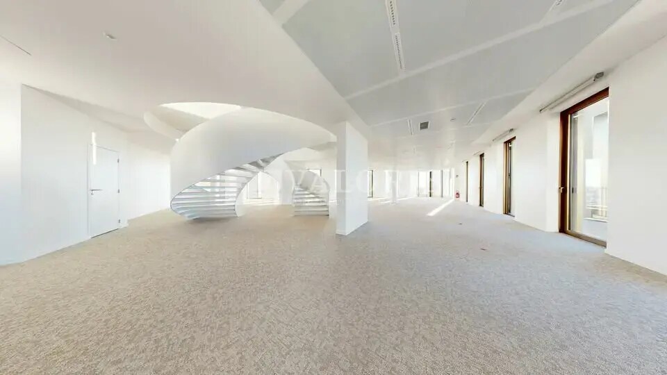 Office in Villeurbanne for lease Interior Photo- Image 1 of 9