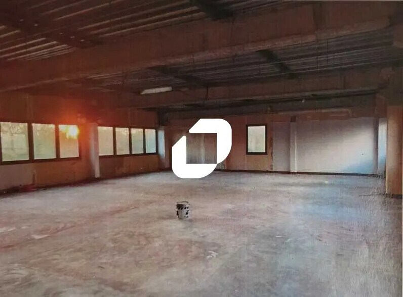 Office in Osny for lease - Interior Photo - Image 2 of 8