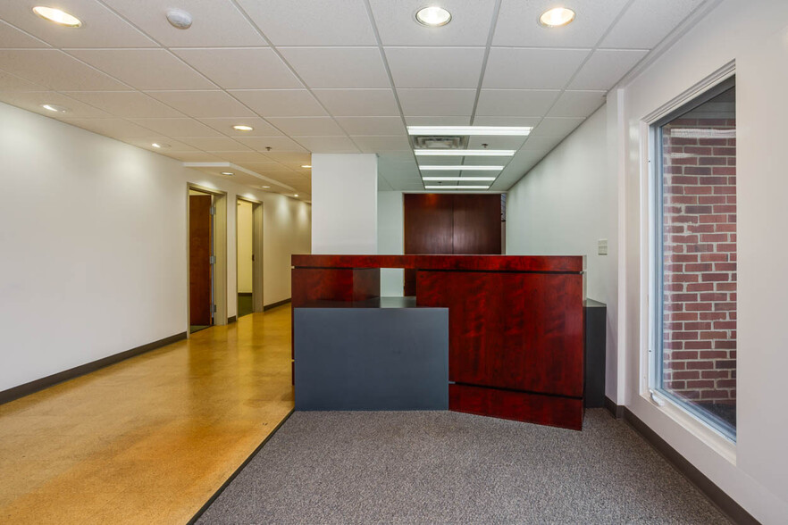 1140 E Market St, Charlottesville, VA for lease - Interior Photo - Image 2 of 75