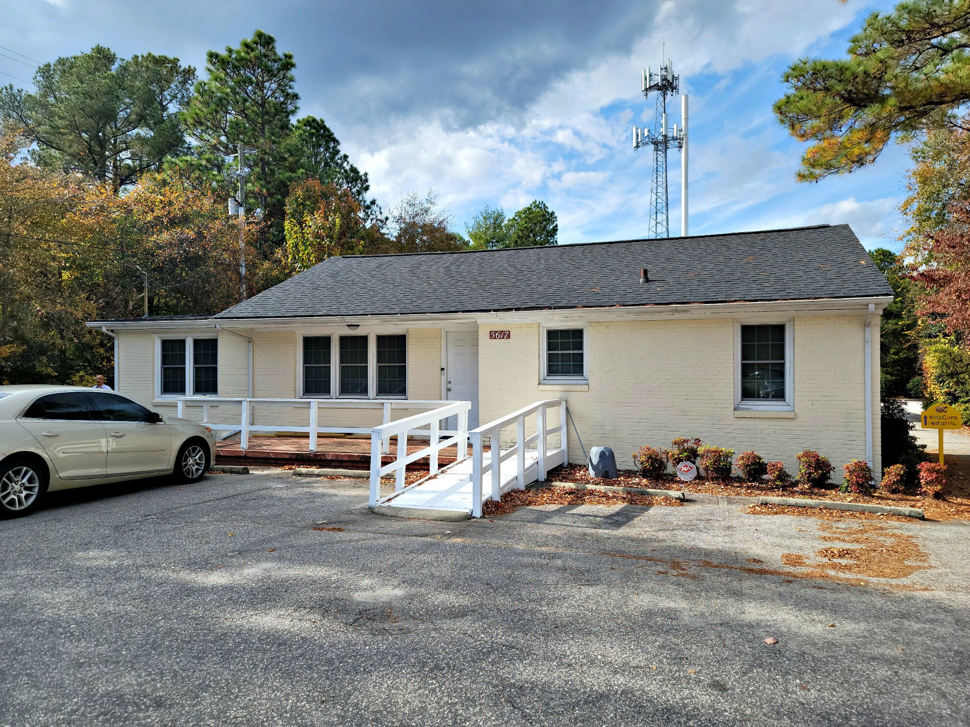 5617 Ramsey St, Fayetteville, NC 28311