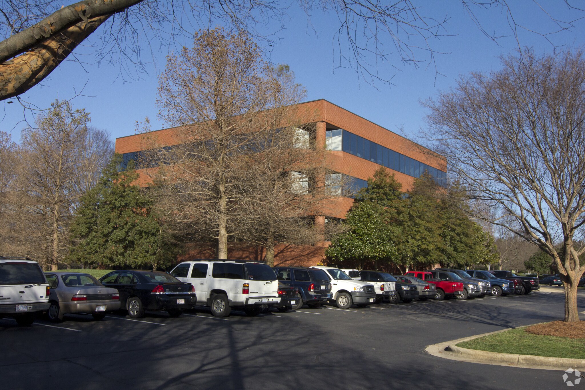 900 Ridgefield Dr, Raleigh, NC 27609 - Lakeridge North | LoopNet