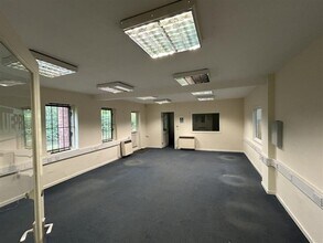 12 Lovett Rd, Hampton Lovett for lease Interior Photo- Image 2 of 2