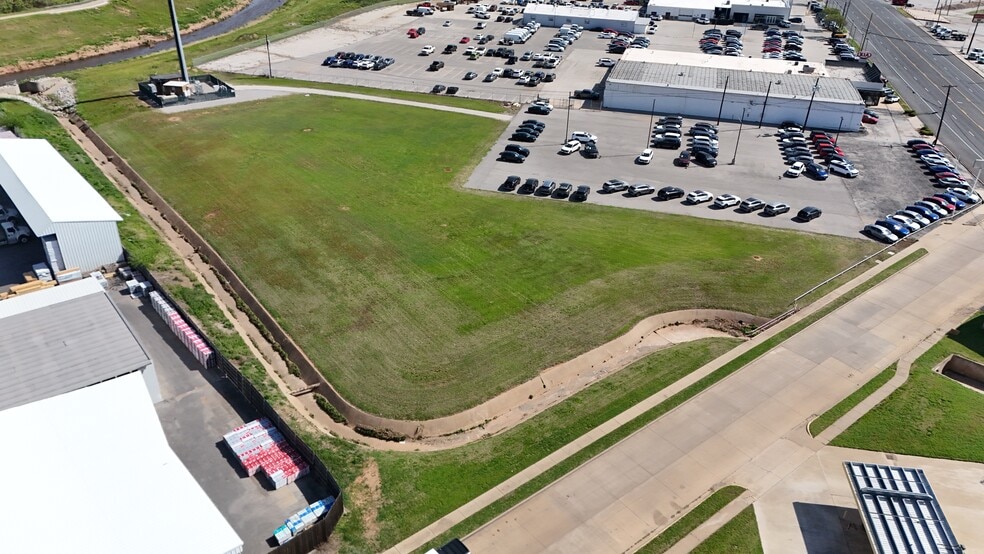 2914 Old Jacksboro Highway, Wichita Falls, TX for sale - Building Photo - Image 2 of 3