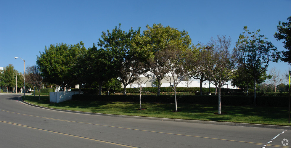 550 Cliffside Dr, San Dimas, CA for lease - Building Photo - Image 3 of 8