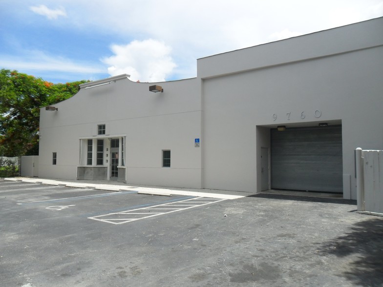 9760 E Indigo St, Miami, FL for lease - Building Photo - Image 1 of 12